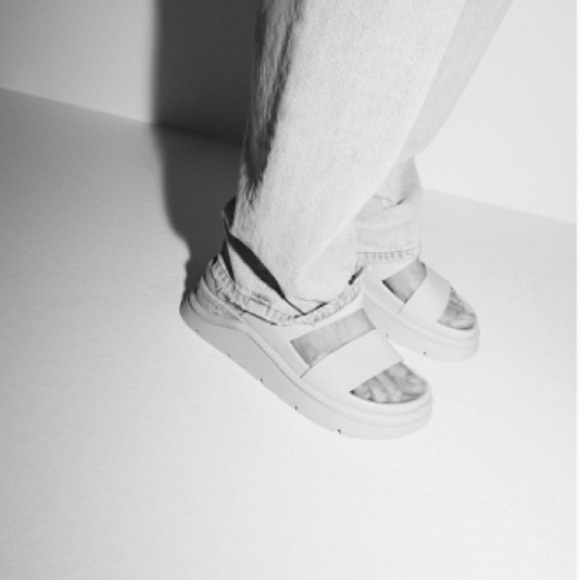 ✅SOLD✅ZARA RUBBERISED FLAT SPORTY SANDALS - Picture 4 of 15